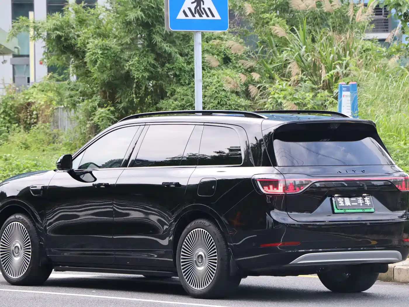 AITO Wenjie AITO M9 2025 Extended Range Ultra 52kWh 6-Seater фото 4