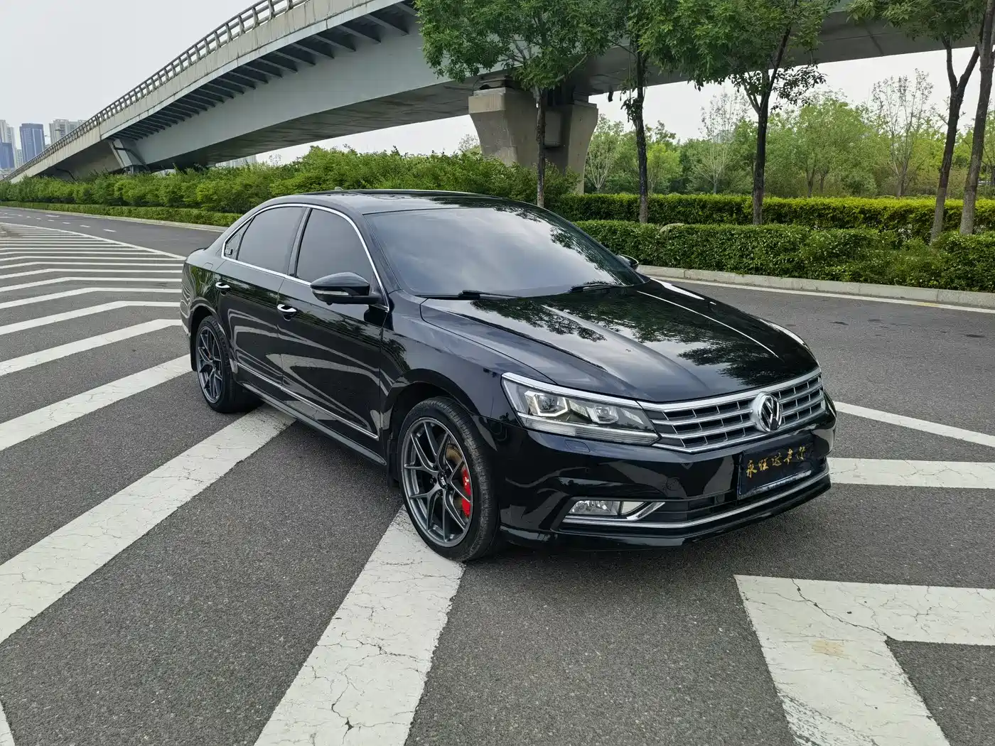 Volkswagen Passat 2017 330TSI DSG Luxury фото 3