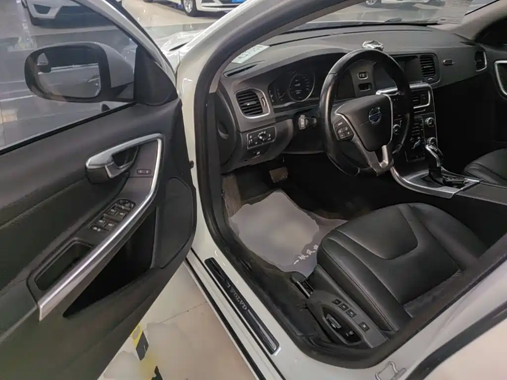 Volvo V60 2015 2015 T5 Momentum