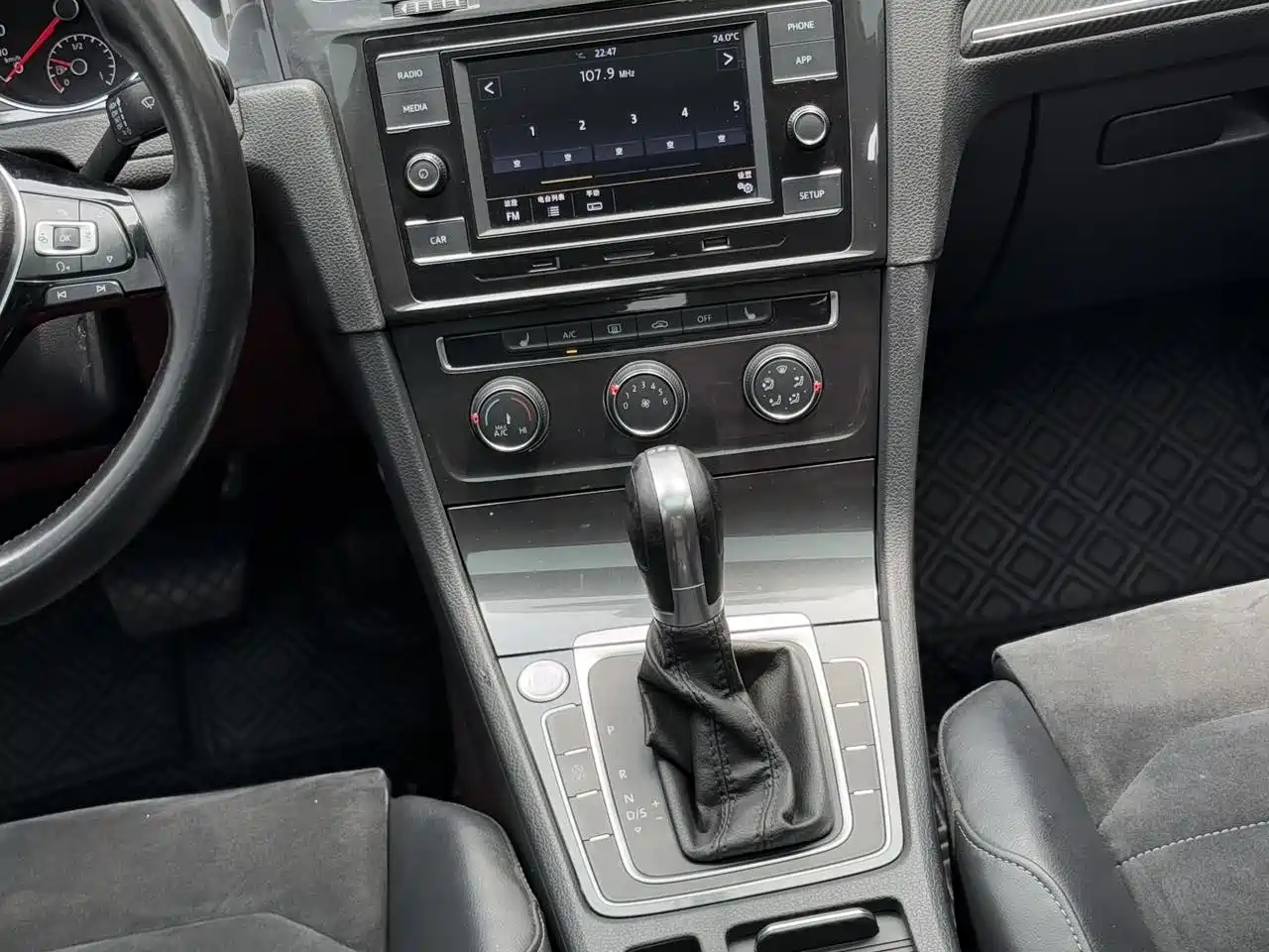 Volkswagen Golf 2018 230TSI Automatic Luxury фото 7