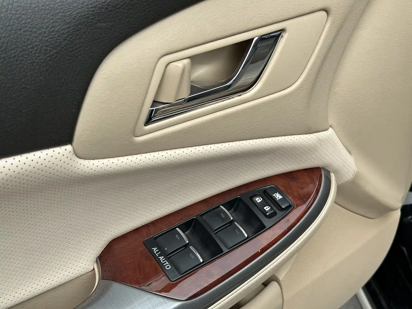 Toyota Crown 2010 2.5L Royal фото 9