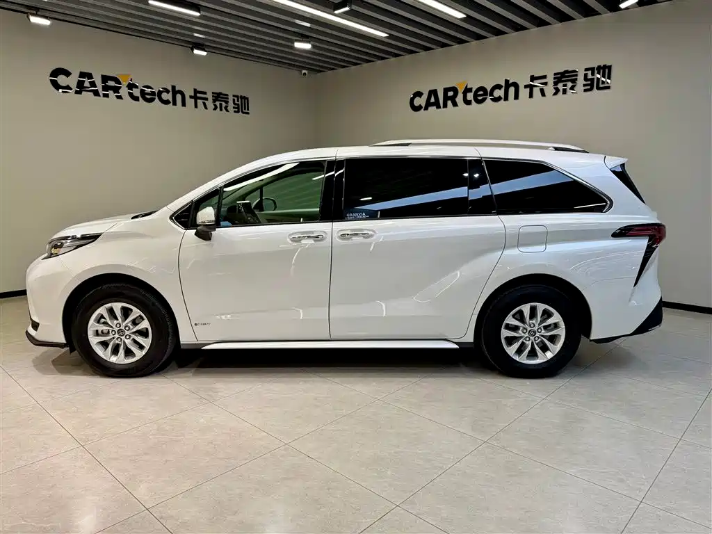 Toyota Granvia 2024 2.5L Hybrid Comfort фото 7