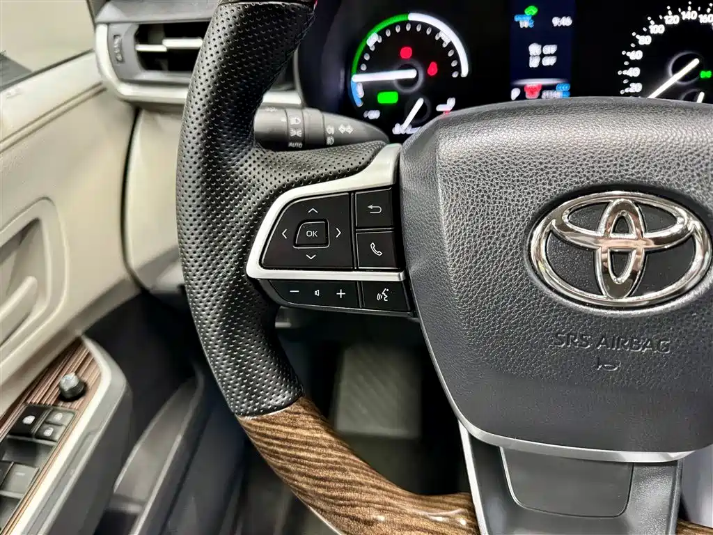 Toyota Granvia 2024 2.5L Hybrid Comfort фото 23