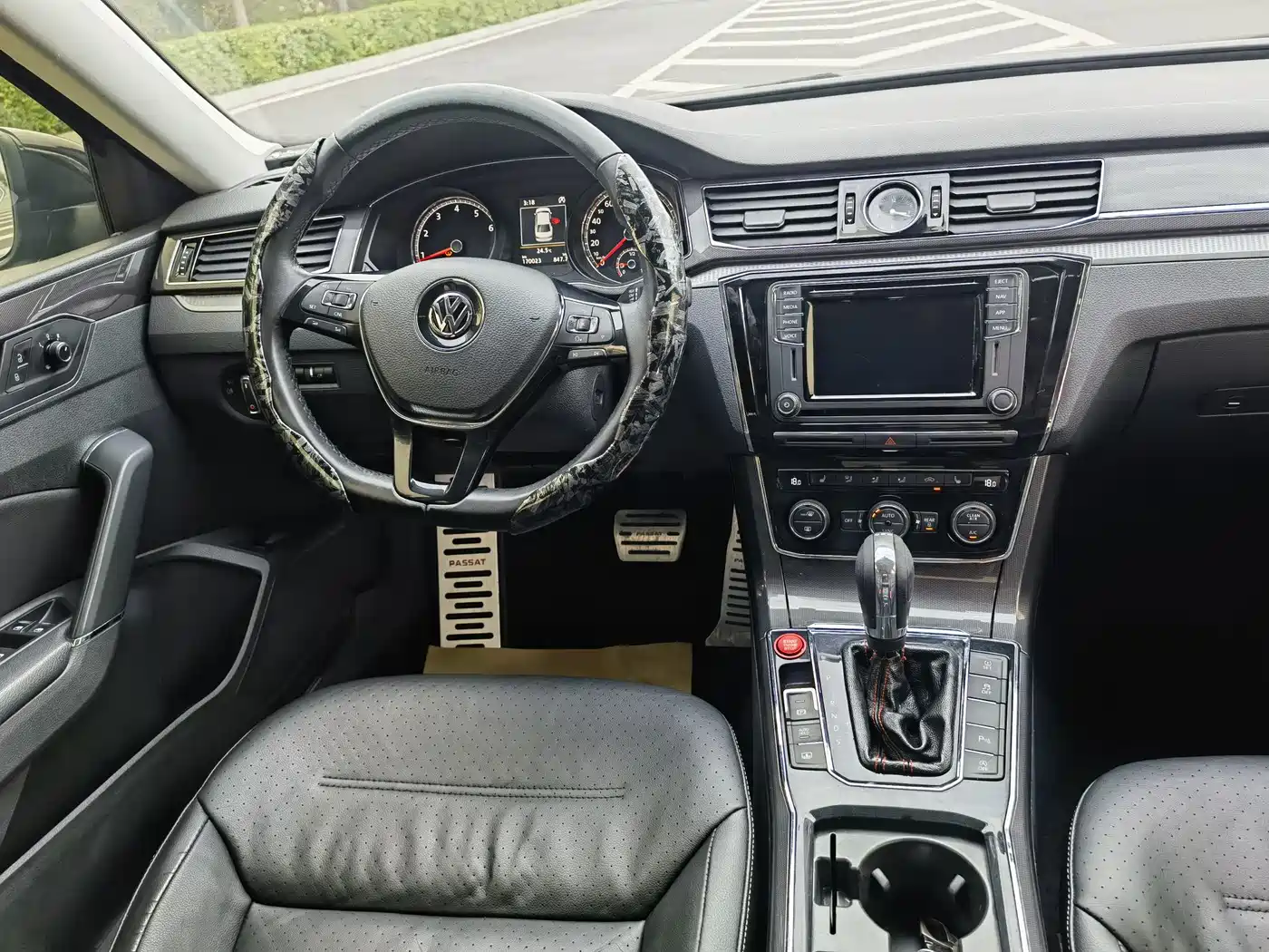 Volkswagen Passat 2017 330TSI DSG Luxury фото 11