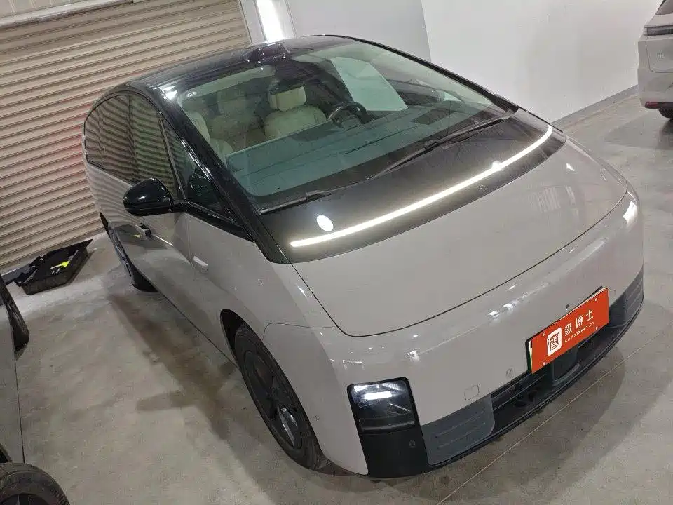 Фото 2 - Li Auto MEGA