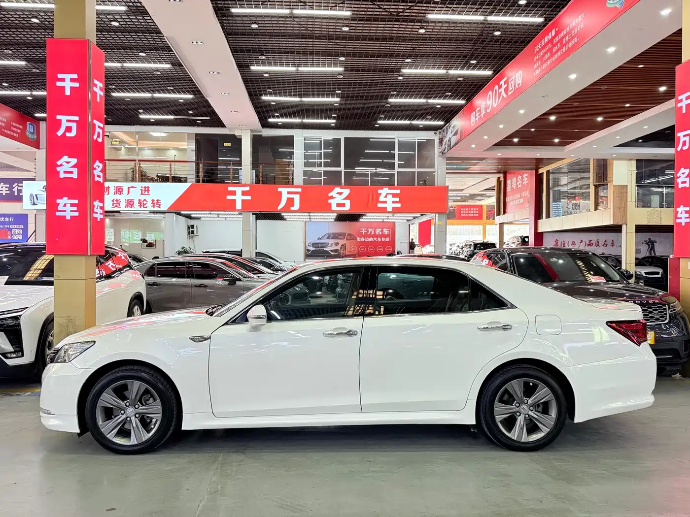 Toyota Crown 2015 2.0T Fashion фото 3