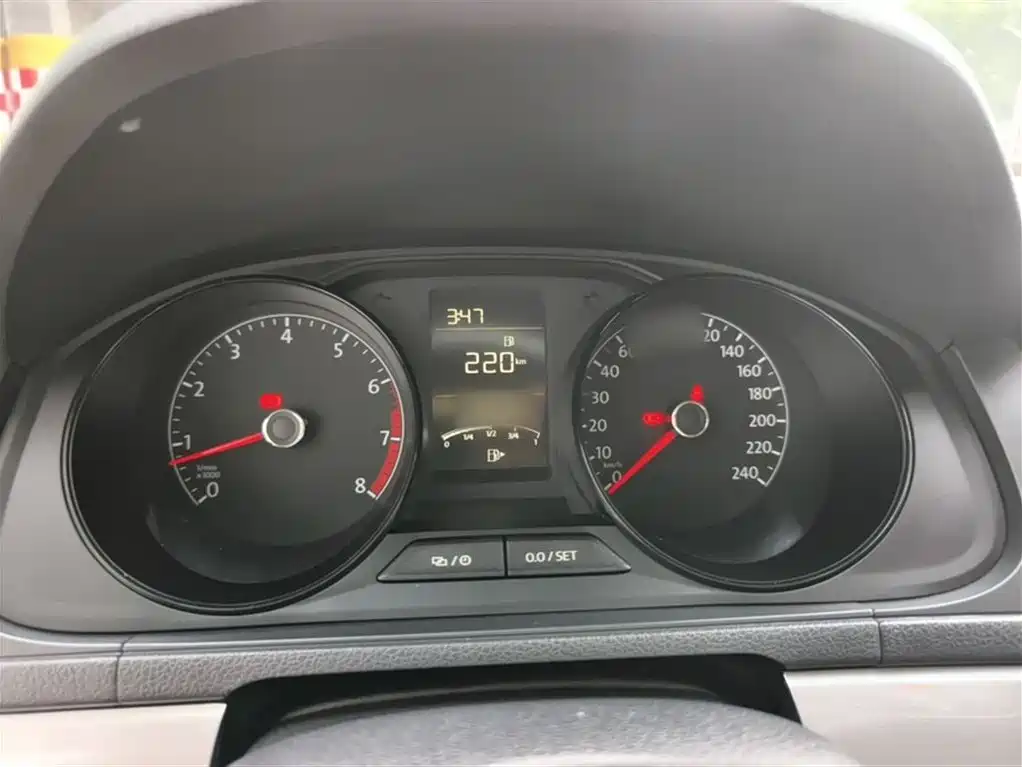 Volkswagen Lavida 2015 1.6L Manual Trend Edition фото 14