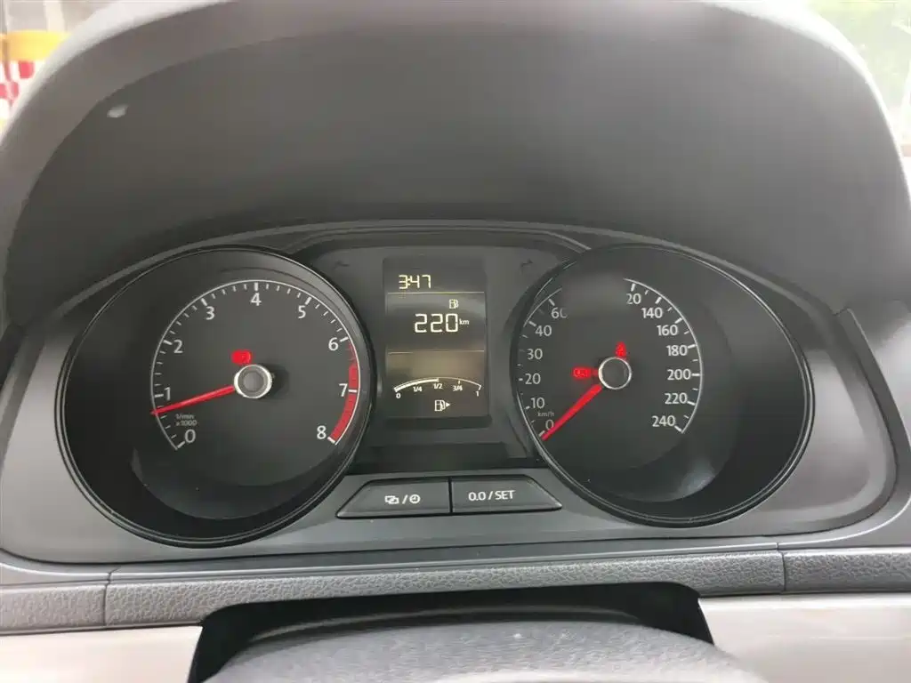 Volkswagen Lavida 2015 1.6L Manual Trend Edition фото 4