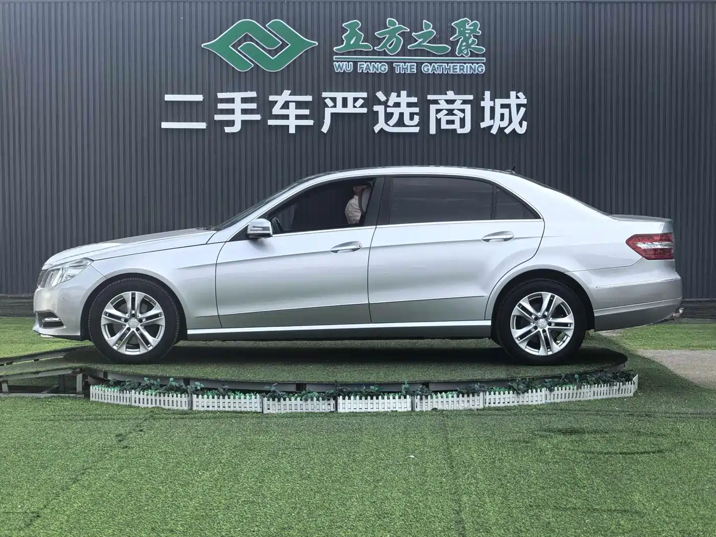 Mercedes-Benz E-Class 2012 E 300 L Fashion фото 19