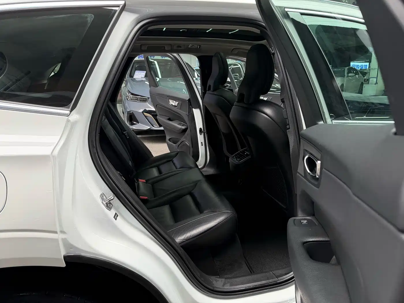 Фото 16 - Volvo XC60