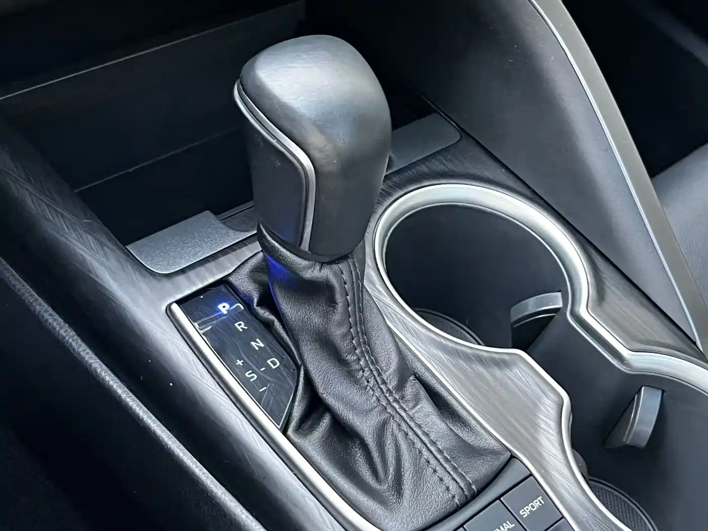 Фото 23 - Toyota Camry