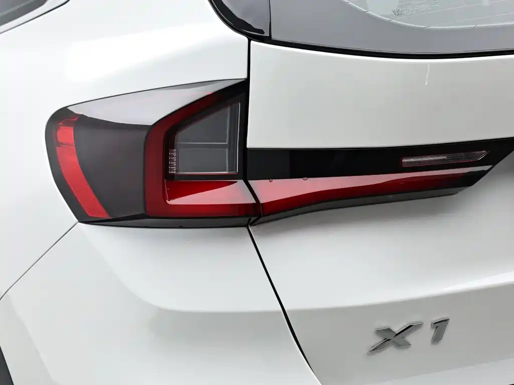 Фото 7 - BMW X1