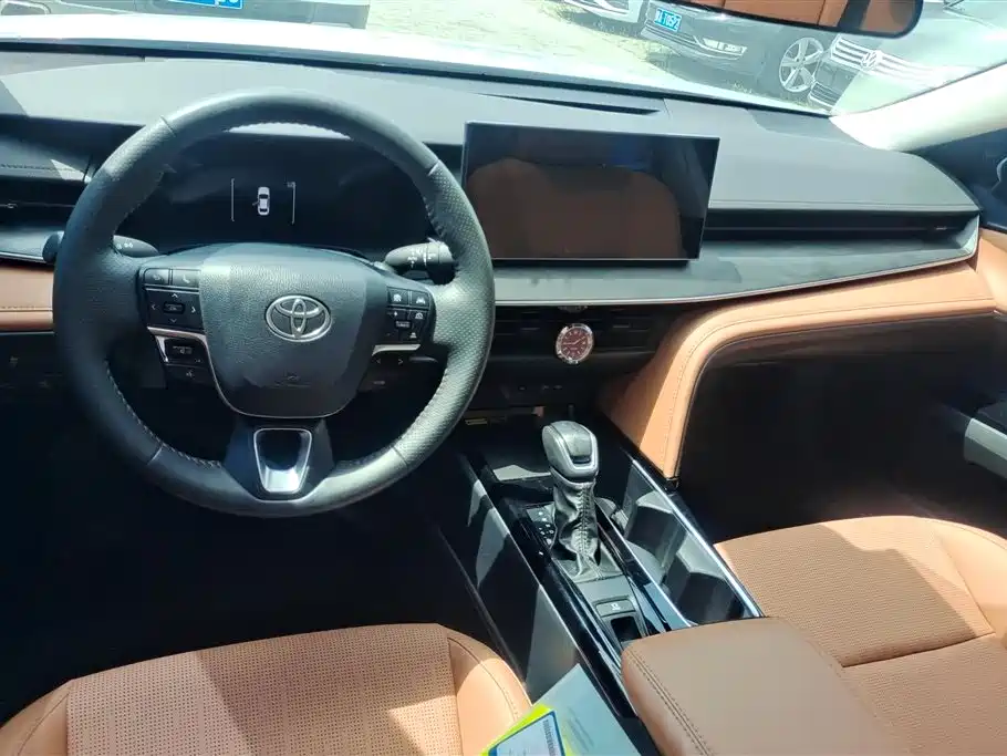 Toyota Camry 2024 Hybrid 2.0HG Premium Edition фото 12
