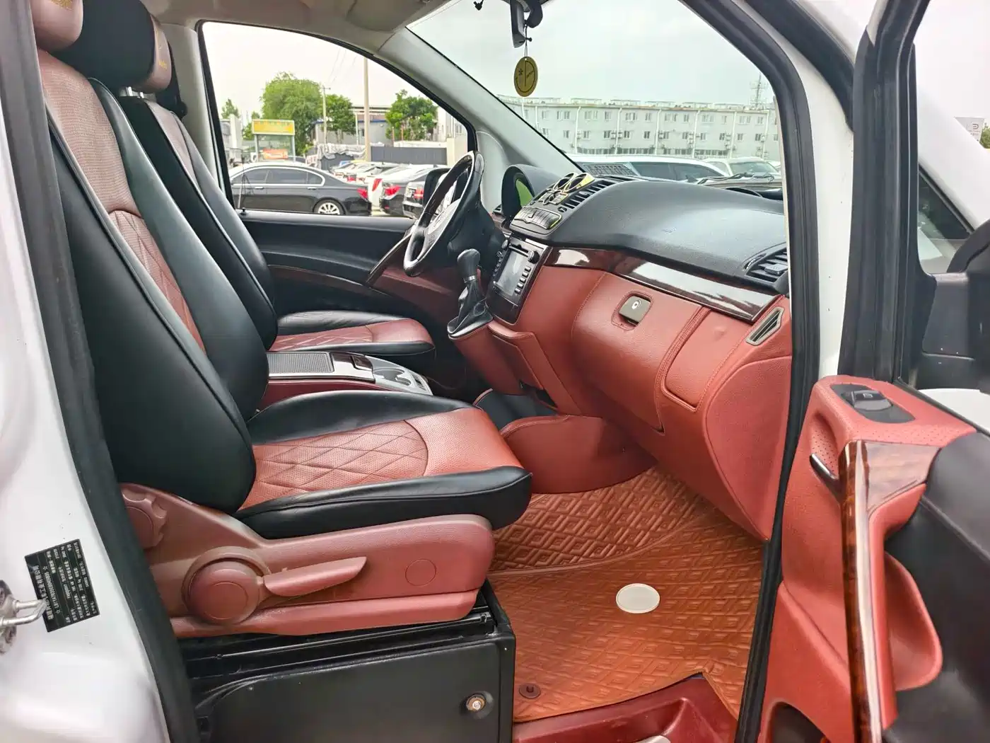 Mercedes-Benz Vito 2013 Model 3.0L Elite Edition фото 15