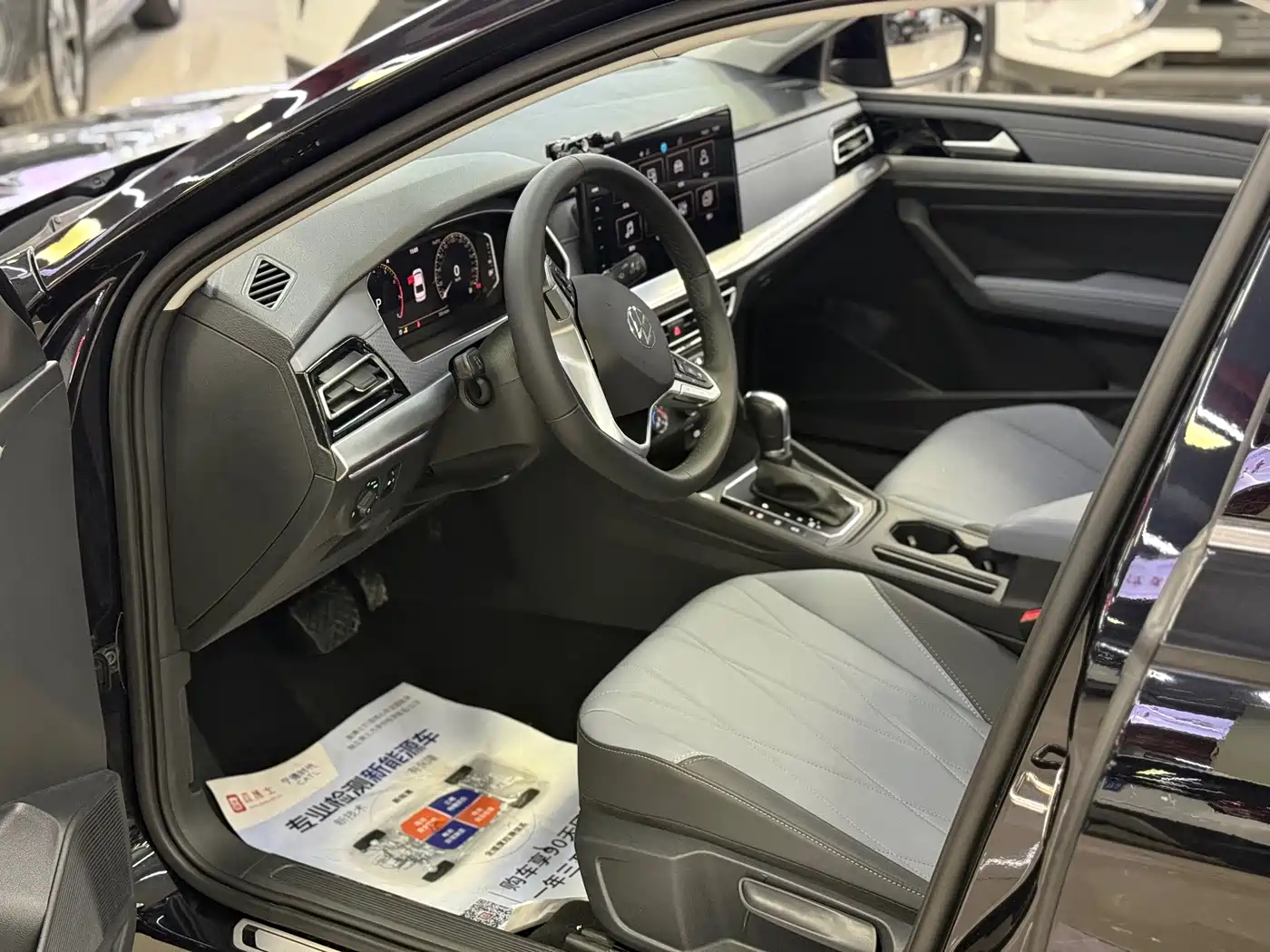 Volkswagen Lavida 2023 1.5L Automatic Starlight 5 Million Edition фото 4