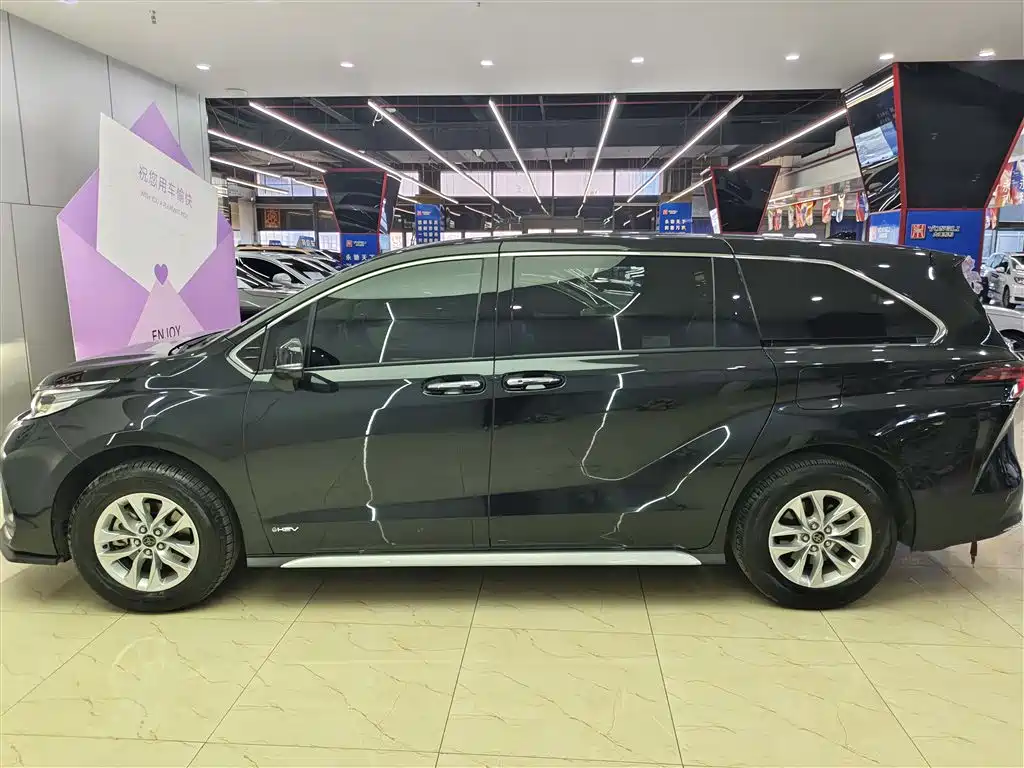 Toyota Granvia 2024 2.5L Hybrid Comfort фото 7
