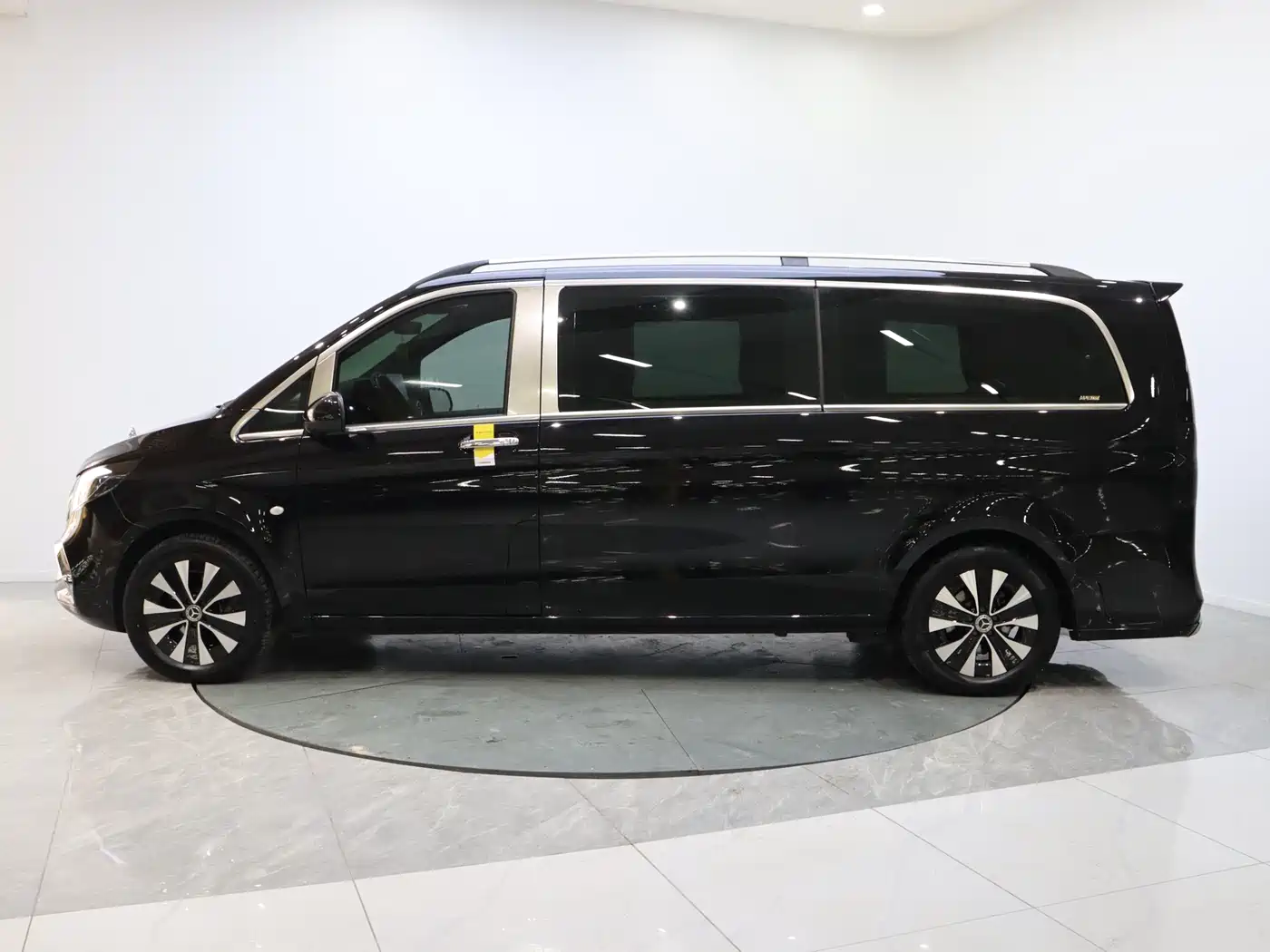 Mercedes-Benz Vito 2023 2.0T Elite 7-Seater фото 5