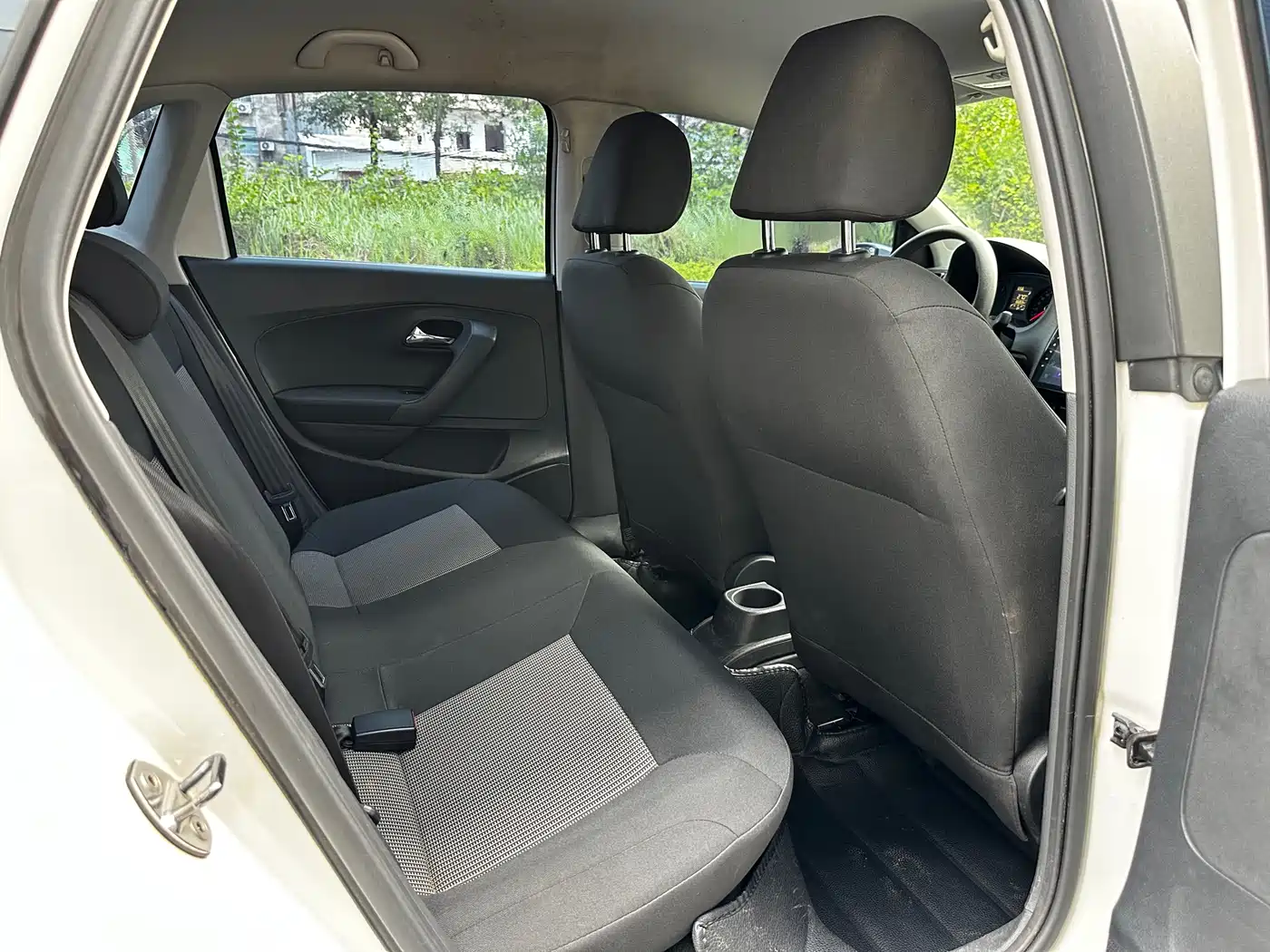 Volkswagen Polo 2018 1.5L Manual Safe Drive фото 9