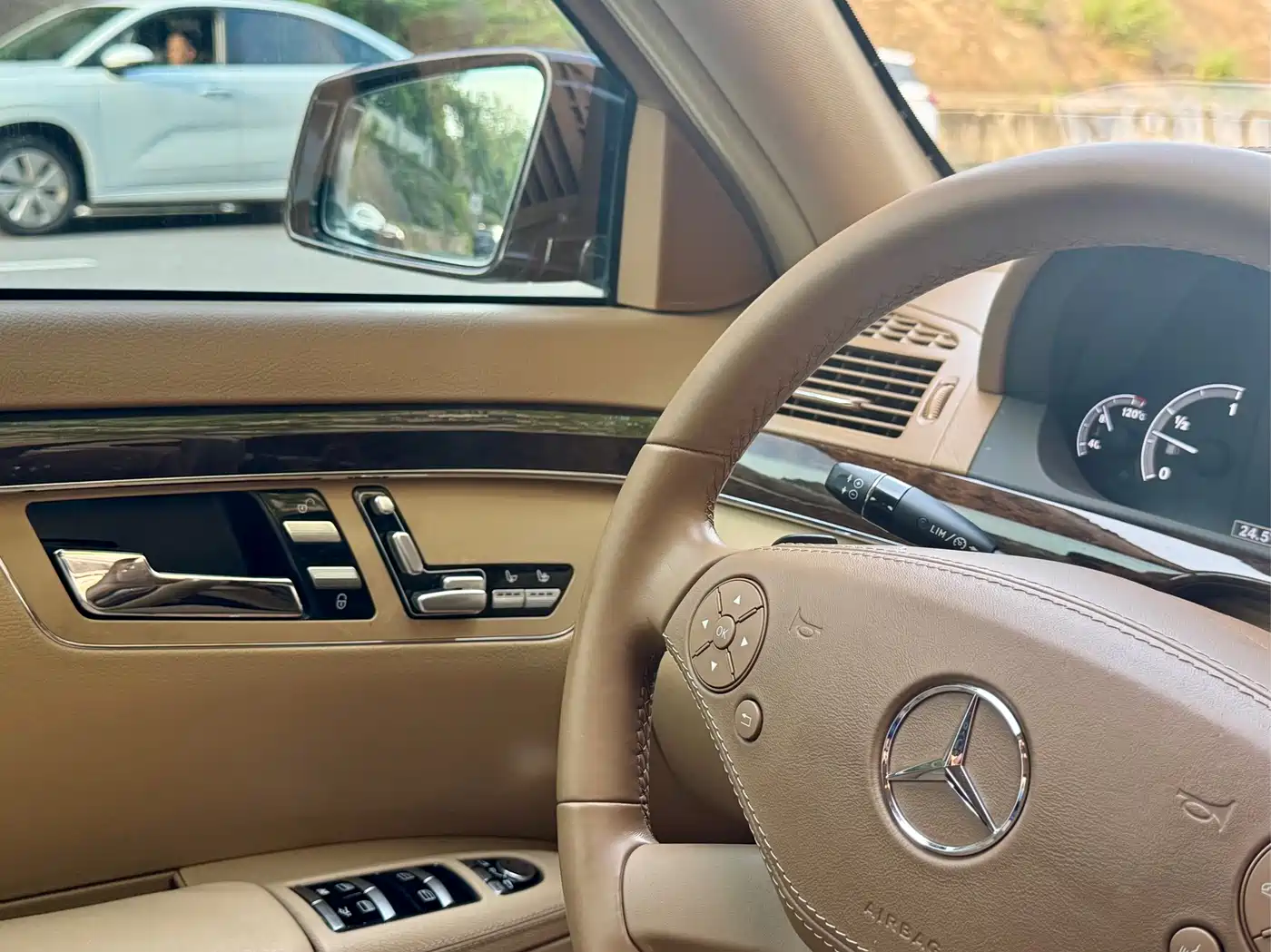 Mercedes-Benz S-Class 2012 S 300 L Luxury Grand Edition фото 9