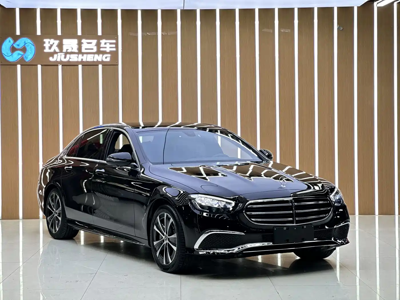 Mercedes-Benz E-Class New Energy 2022 Facelift E 350 e L Plug-in Hybrid Sport Sedan фото 3