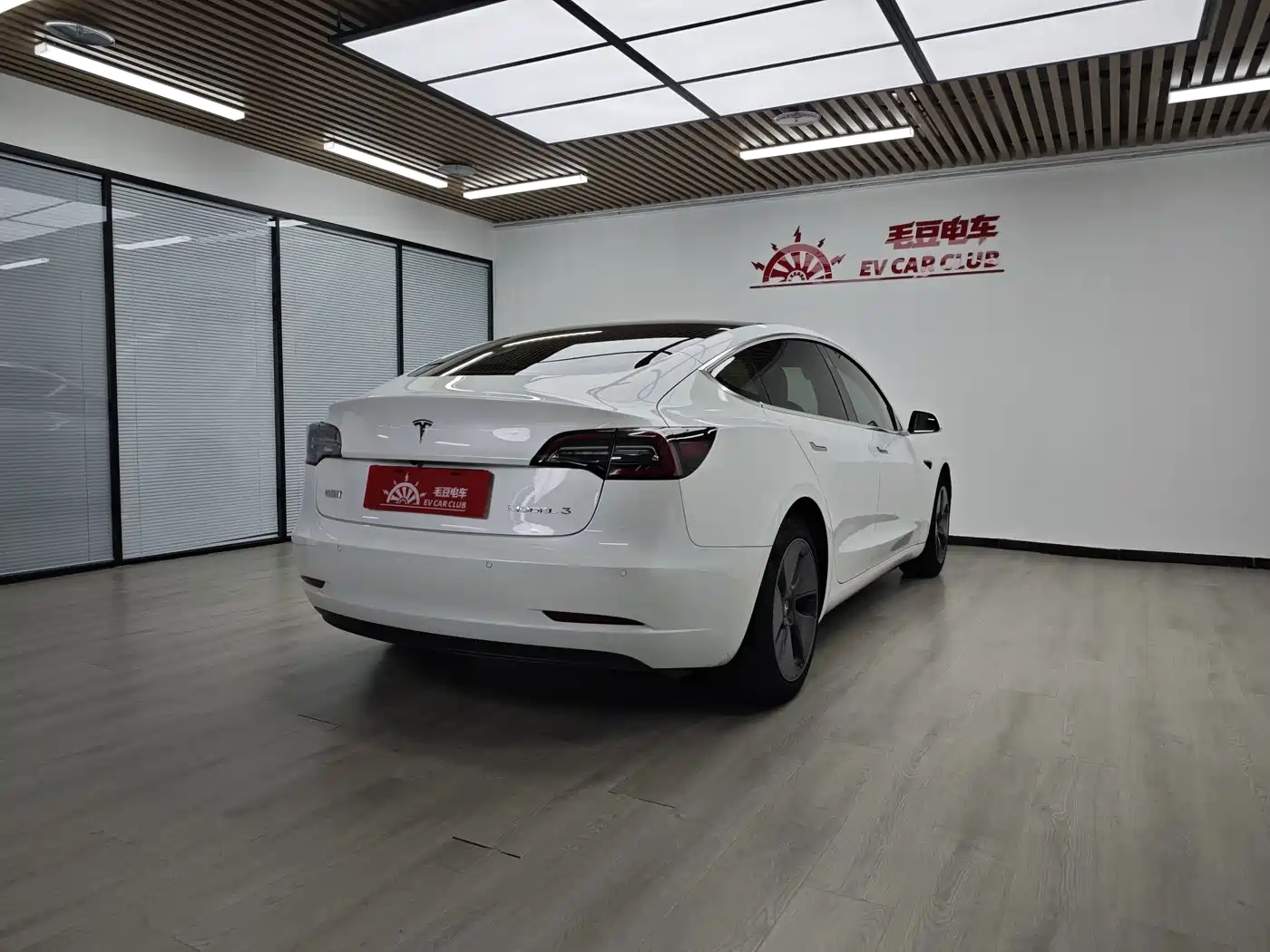 Фото 5 - Tesla Model 3