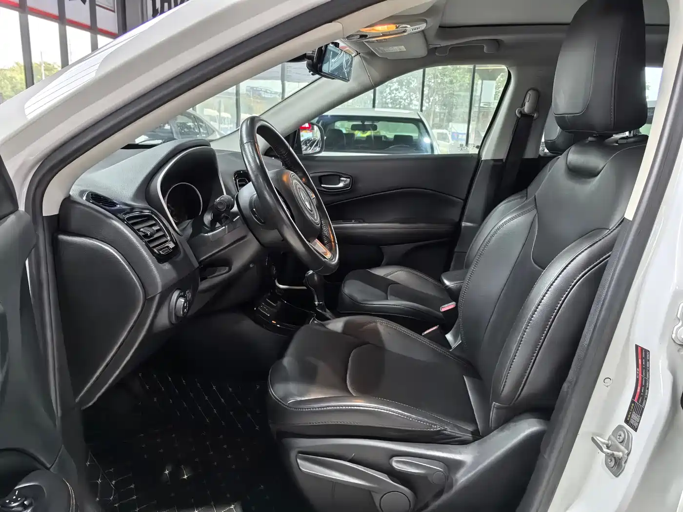 Фото 8 - Jeep Compass
