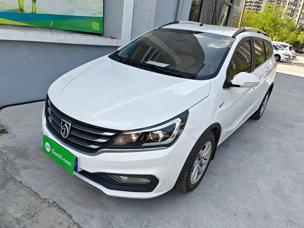 Baojun 310W 2017 2017 1.5L Manual Fashion Edition (China V)