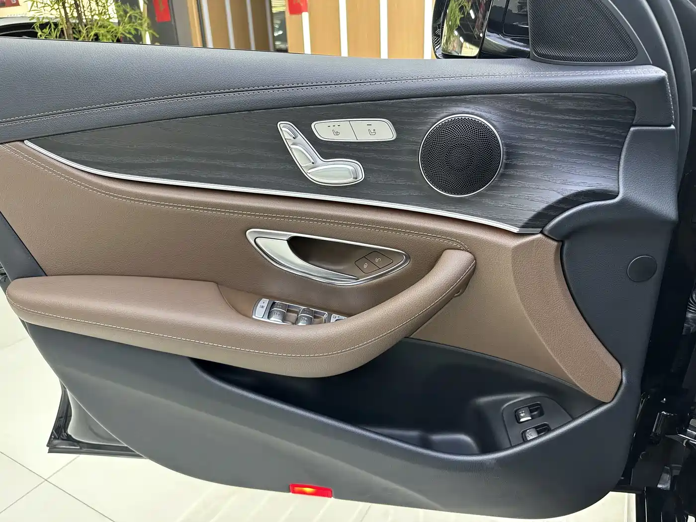Mercedes-Benz E-Class New Energy 2022 Facelift E 350 e L Plug-in Hybrid Sport Sedan фото 18