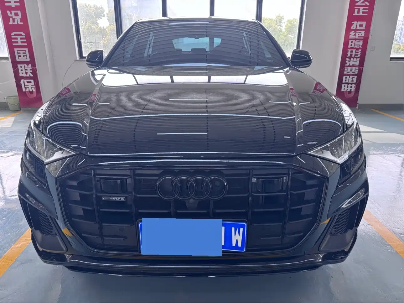 AUDI Q8
