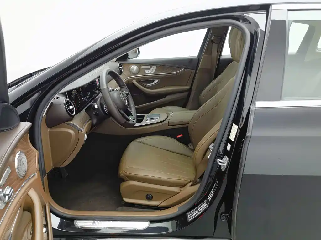 Mercedes-Benz E-Class, миниатюра 10