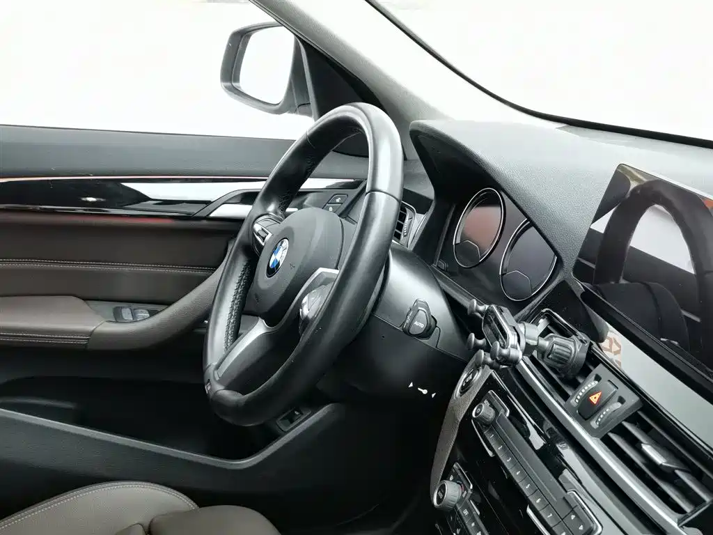 BMW X1 2022 sDrive20Li Premium фото 22