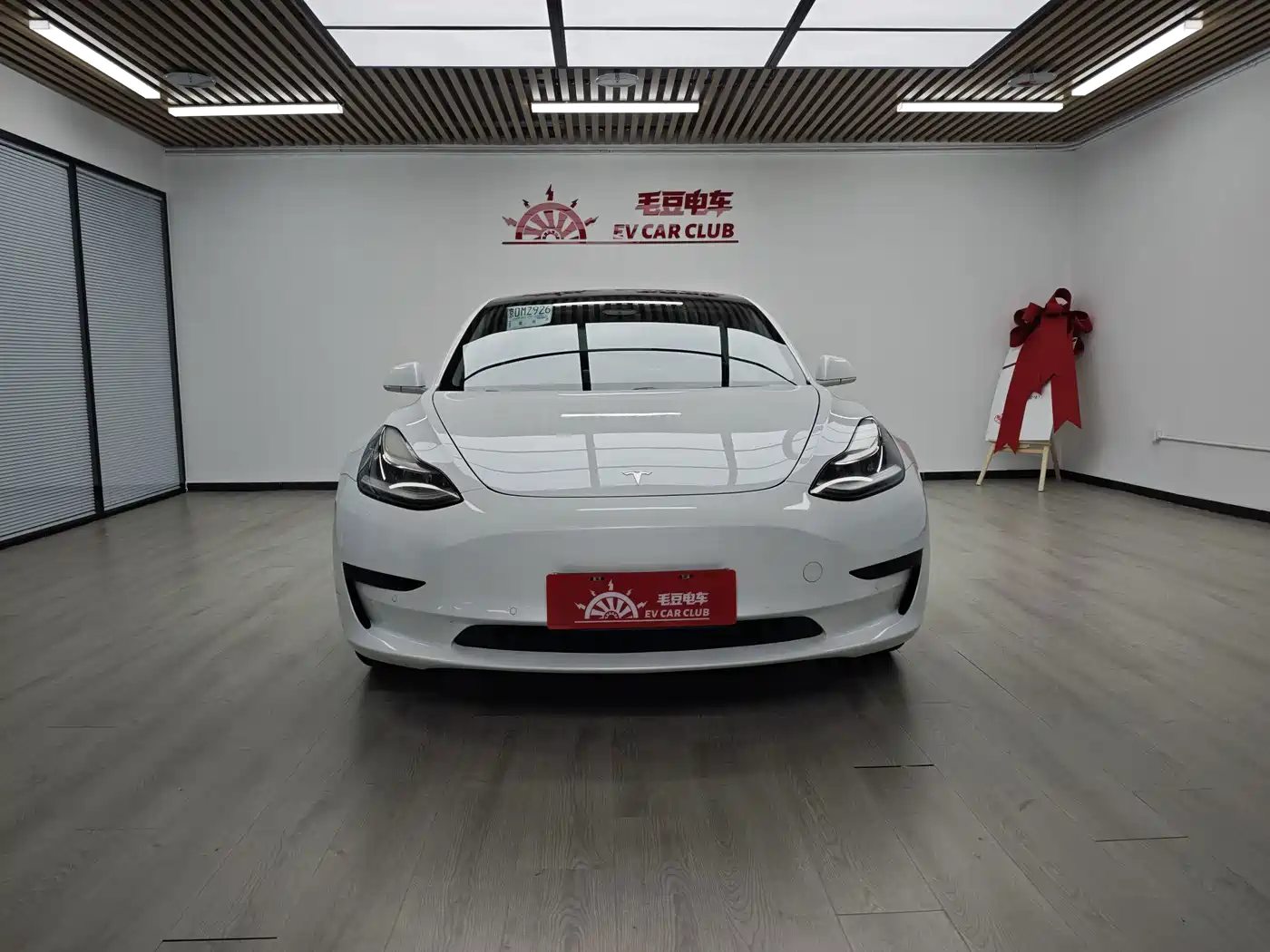 Фото 3 - Tesla Model 3