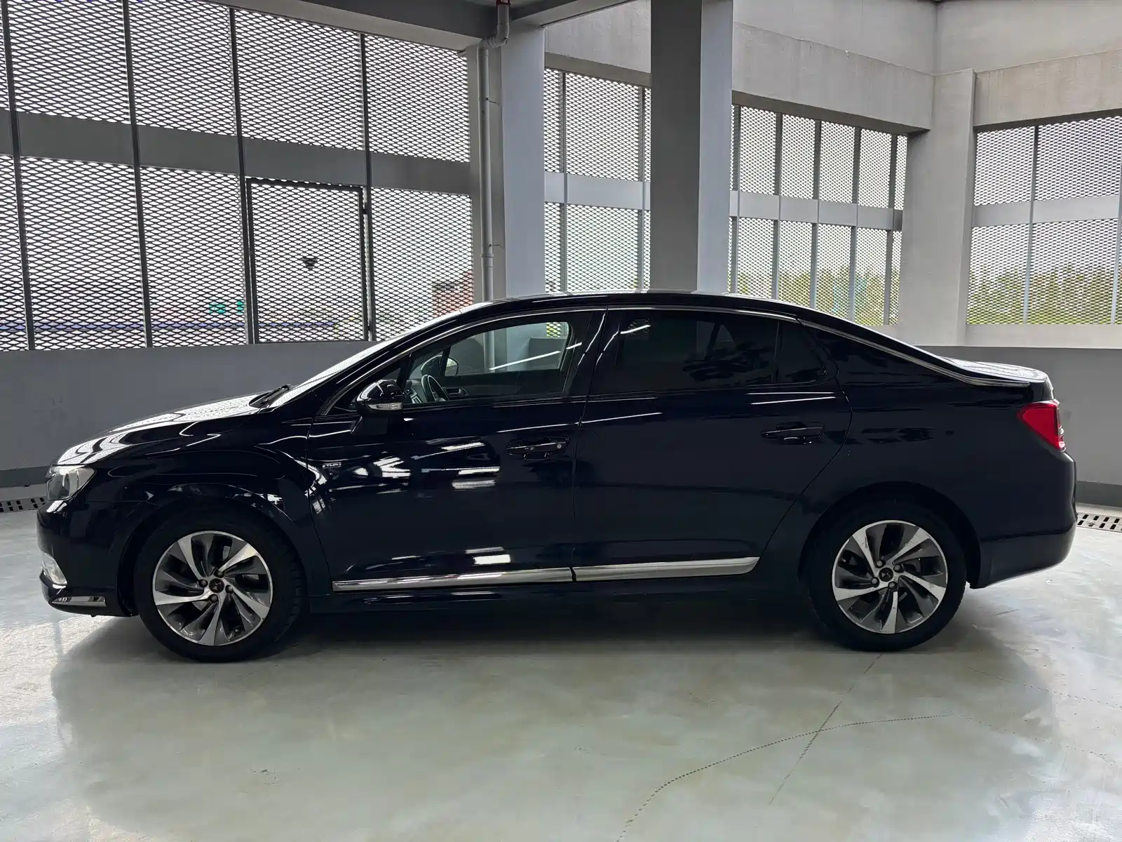 Фото 13 - DS 5LS