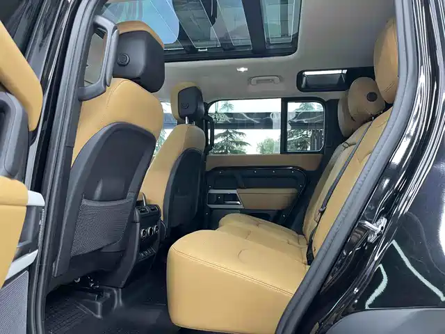 Land Rover Defender 2024 110 3.0T P400 Dark Special Edition — фото 4