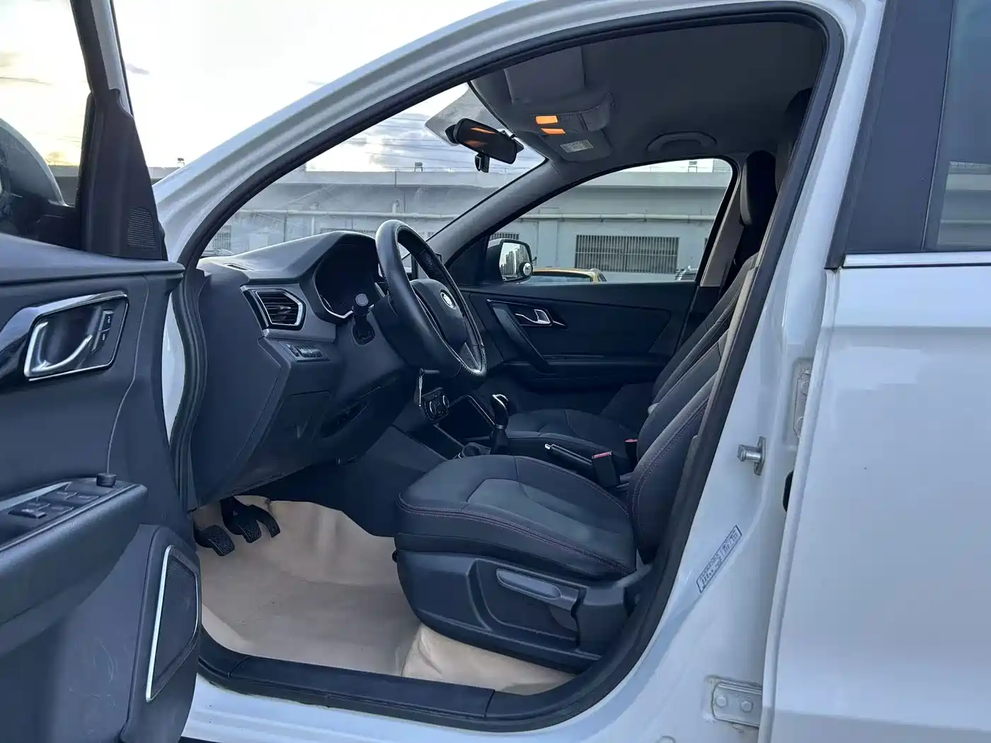 FAW Senya R7 2016 2016 1.6L Manual Luxury