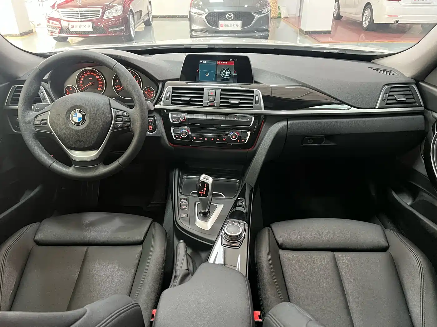 BMW 3 Series GT 2019 320i Fashion Model фото 16