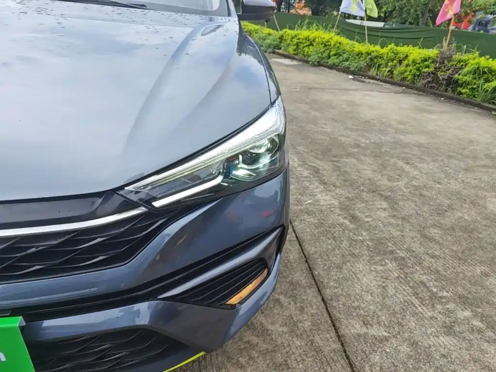 Фото 24 - Roewe i5