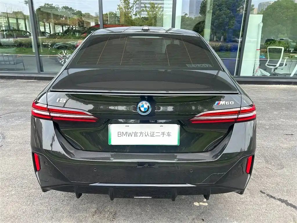 Фото 18 - BMW i5 M60