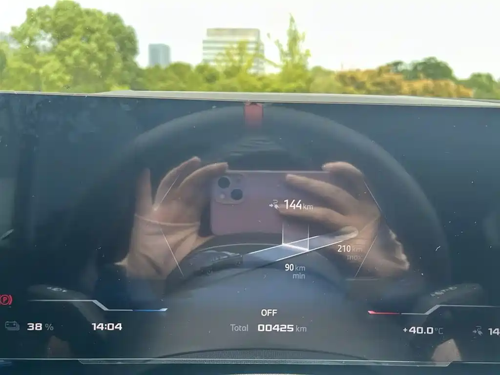 Фото 9 - BMW i5 M60