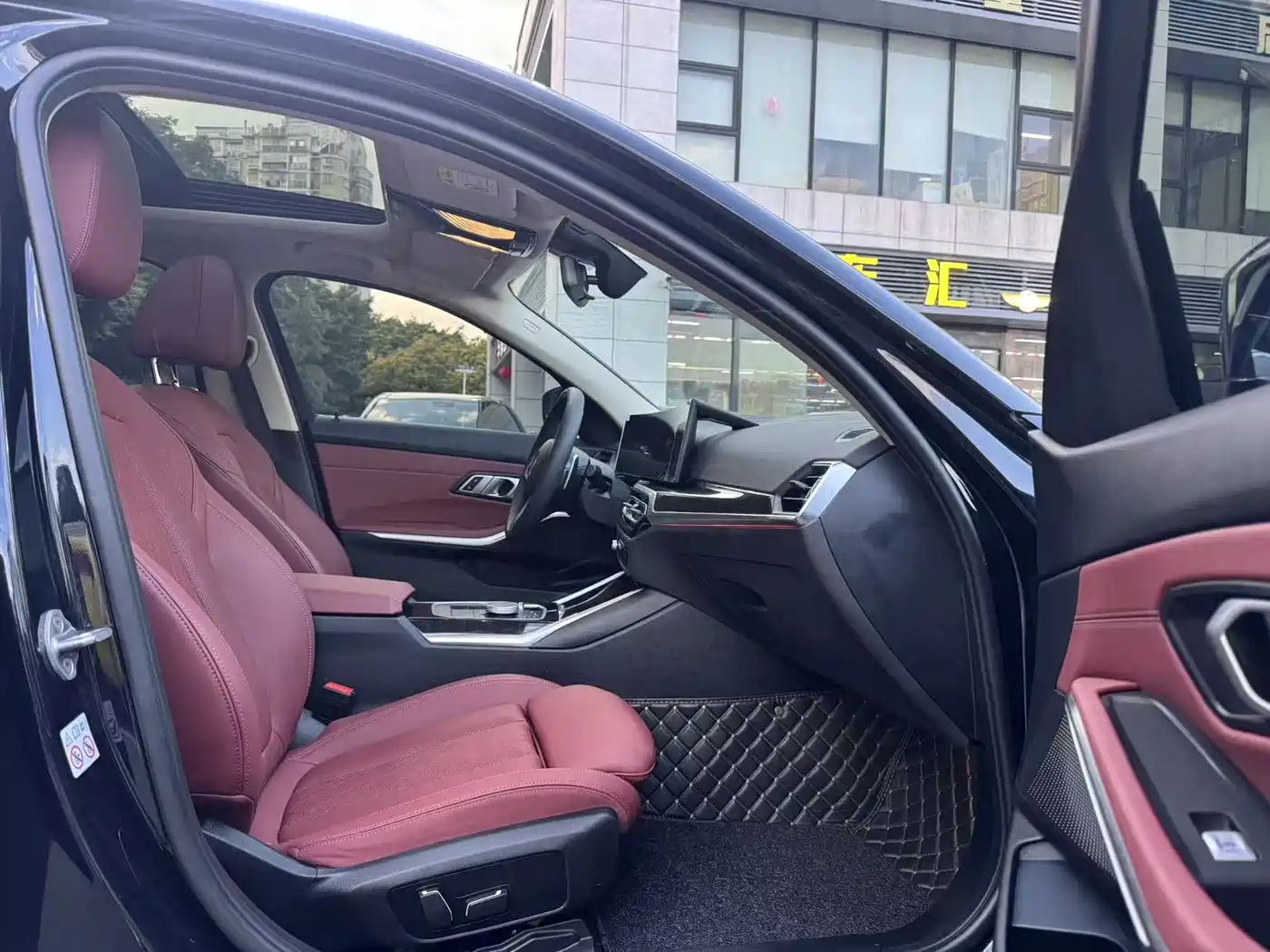 BMW 3 Series 2024 325Li M Sport Package фото 3