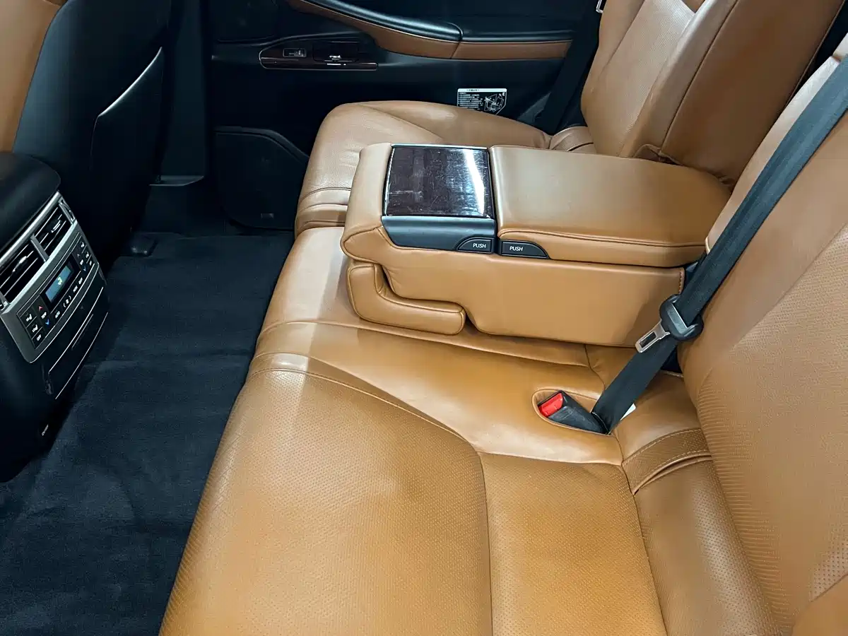 Lexus LX 2013 570 фото 10