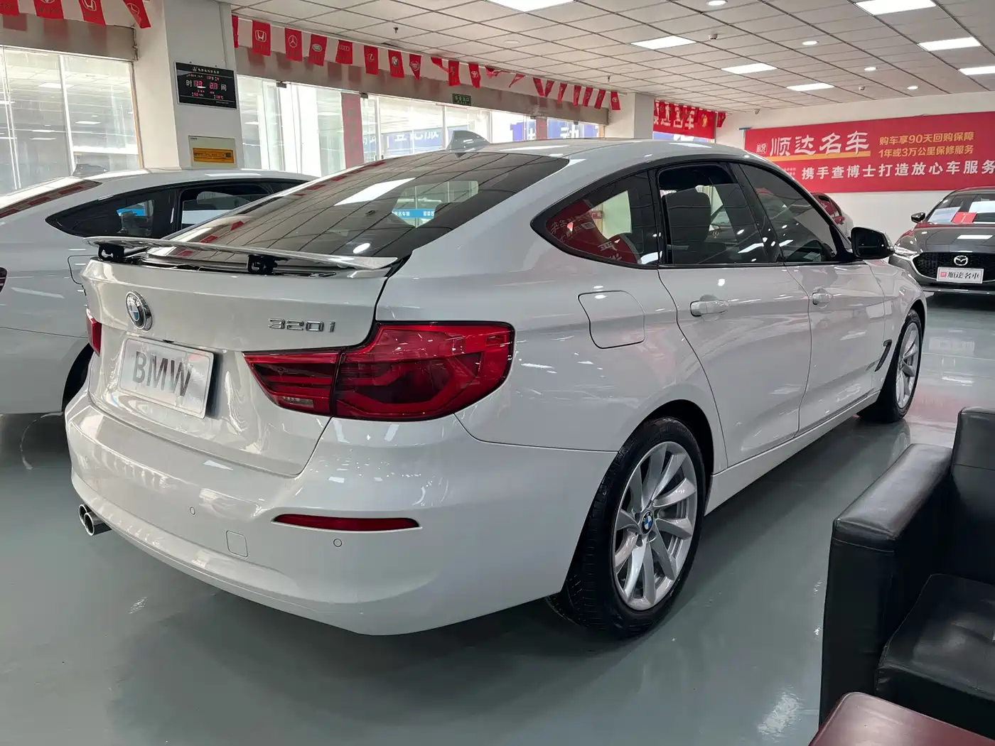 BMW 3 Series GT 2019 320i Fashion Model фото 7