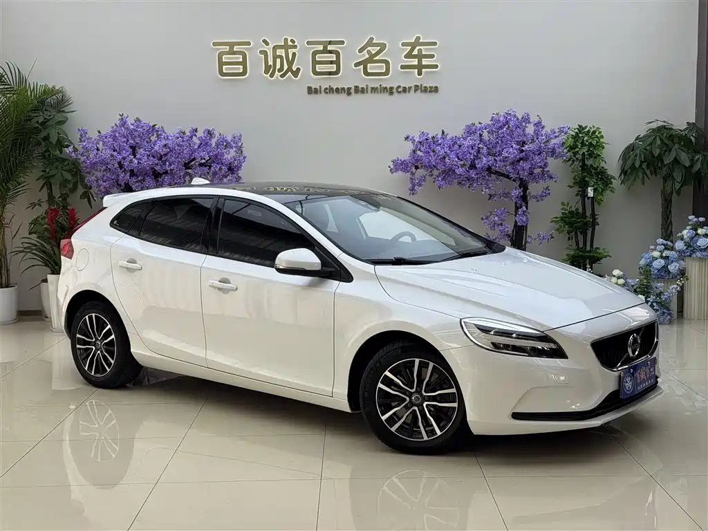 Фото 3 - Volvo V40