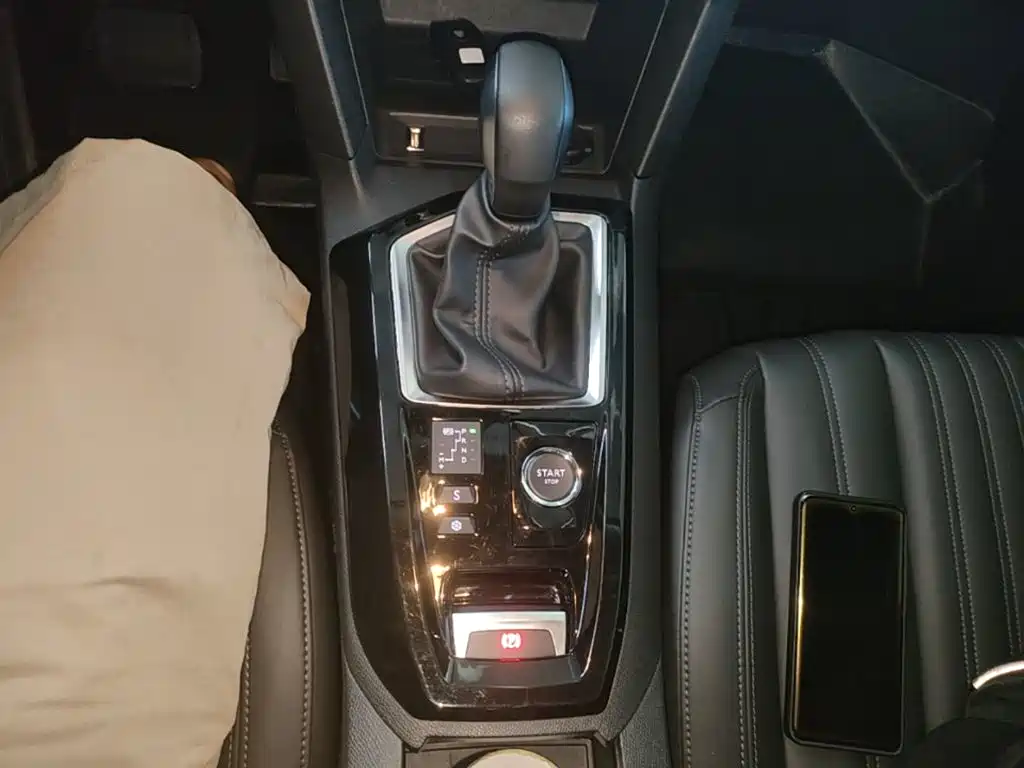 Peugeot 408 2025 2022 1.6T Light Chaser Edition
