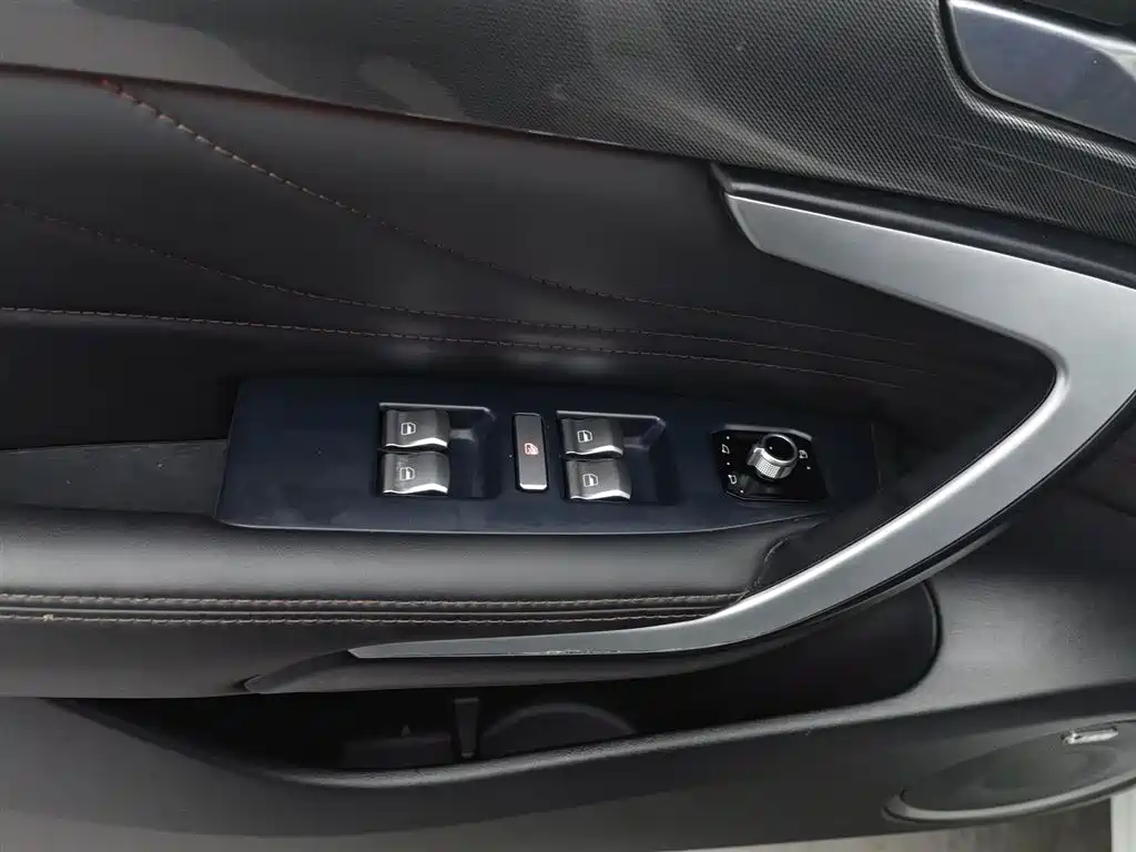 WEI PAI WEI BRAND VV7