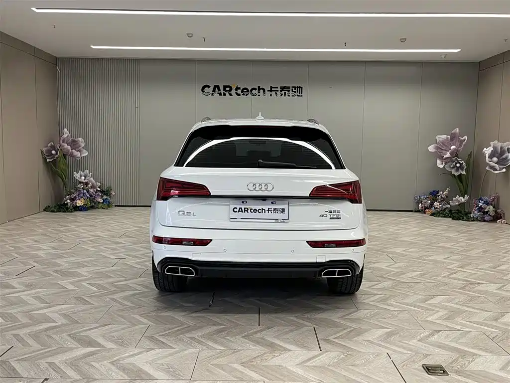 Audi Q5L 2024 Model 40 TFSI Luxury Dynamic фото 6