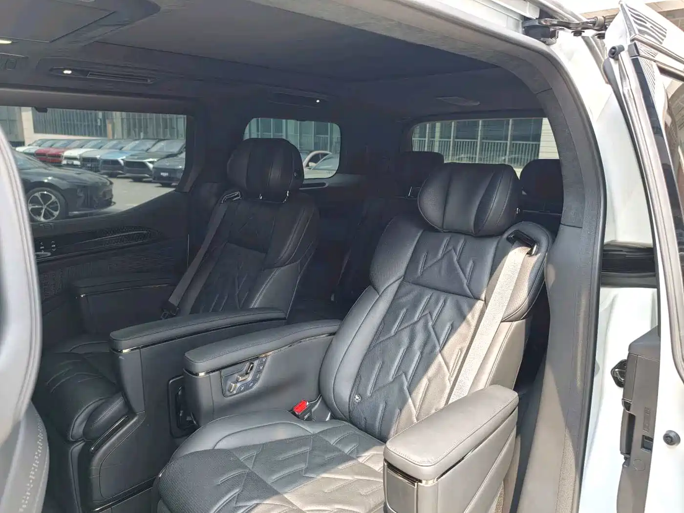 ZEEKR 009 2025 2024 7-Seat Aisle AWD Version 108kWh