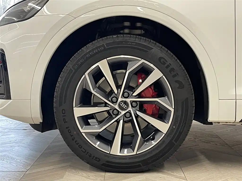 Audi Q5L 2024 Model 40 TFSI Luxury Dynamic фото 11