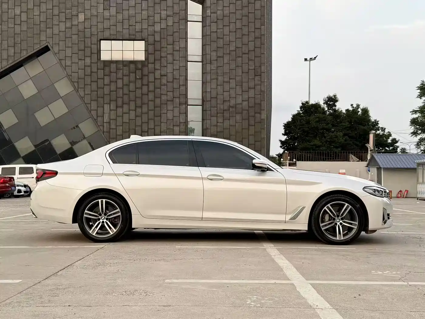 BMW 5 Series 2023 530Li Leading M Sport Package фото 7