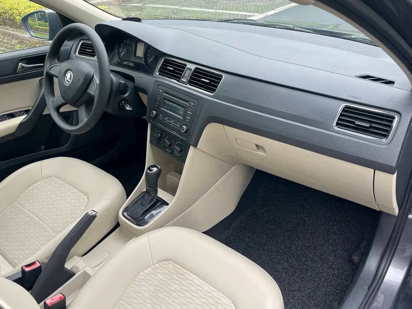 Škoda Rapid 2013 1.6L Automatic Smart Selection фото 16